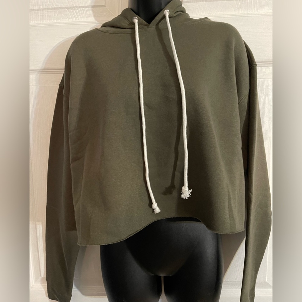 Wild Fable olive green crop hoodie NWT - medium